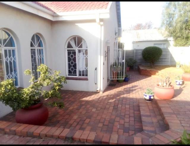 3 BEDROOM HOUSE FOR SALE IN KENSINGTON